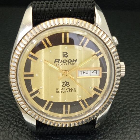 Vintage 1976 Ricoh Automatic Mens Silver Watch W/daydate & Gold accents - Picture 4 of 10